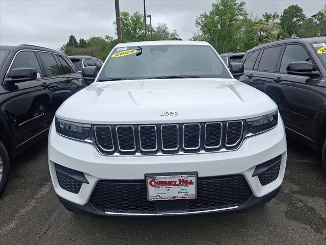2025 Jeep Grand Cherokee GRAND CHEROKEE LAREDO X 4X4