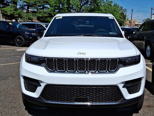2025 Jeep Grand Cherokee GRAND CHEROKEE LAREDO 4X4