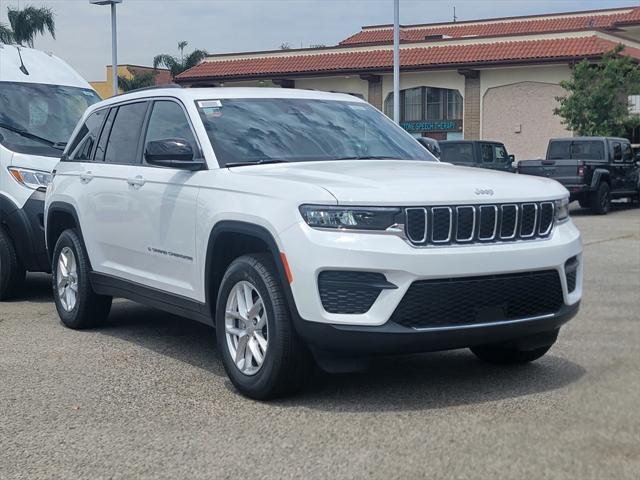 2025 Jeep Grand Cherokee GRAND CHEROKEE LAREDO X 4X4
