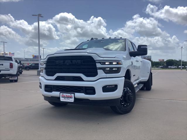 2025 RAM Ram 3500 RAM 3500 LARAMIE MEGA CAB 4X4 64 BOX