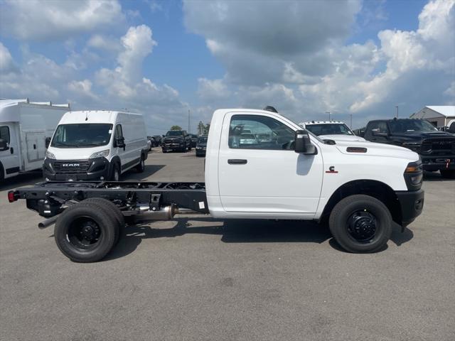 2025 RAM Ram 3500 Chassis Cab RAM 3500 TRADESMAN CHASSIS REGULAR CAB 4X4 60 CA