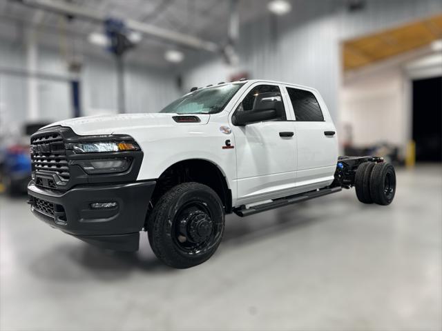 2025 RAM Ram 3500 Chassis Cab RAM 3500 TRADESMAN CREW CAB CHASSIS 4X4 60 CA