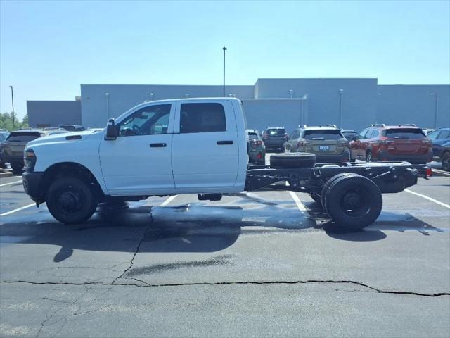 2025 RAM Ram 3500 Chassis Cab RAM 3500 TRADESMAN CREW CAB CHASSIS 4X4 60 CA