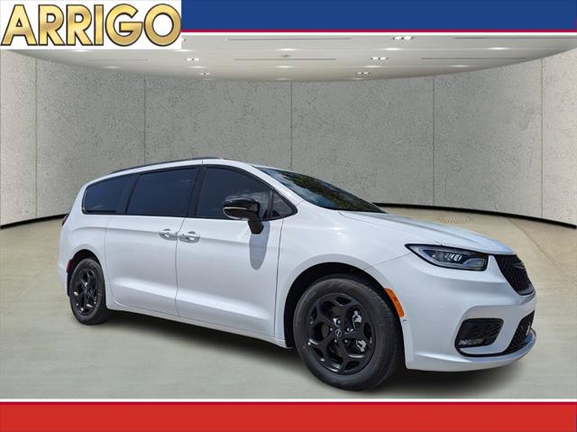 2025 Chrysler Pacifica Hybrid PACIFICA PLUG-IN HYBRID S APPEARANCE