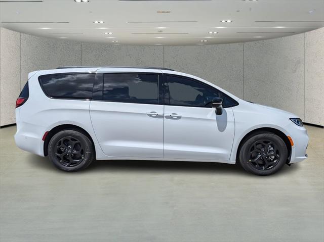 2025 Chrysler Pacifica Hybrid PACIFICA PLUG-IN HYBRID S APPEARANCE
