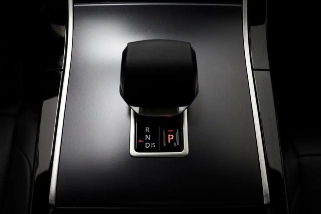 2026 Land Rover Range Rover Velar P400 Dynamic SE