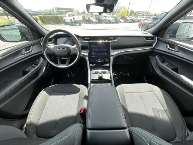 2025 Jeep Grand Cherokee Laredo X 4x4