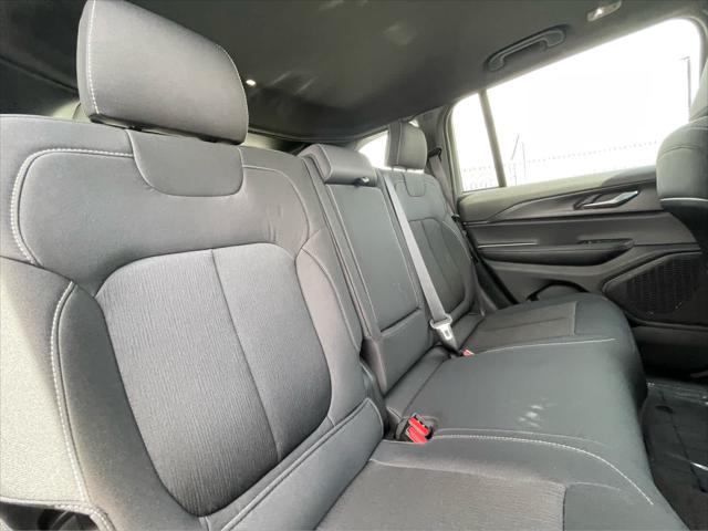 2025 Jeep Grand Cherokee Laredo X 4x4
