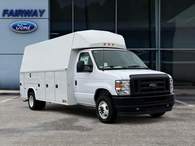 2024 Ford E-450 Cutaway Base