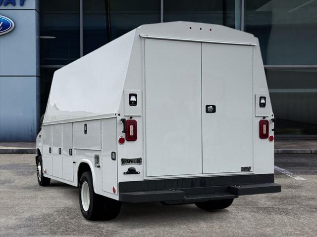 2024 Ford E-450 Cutaway Base