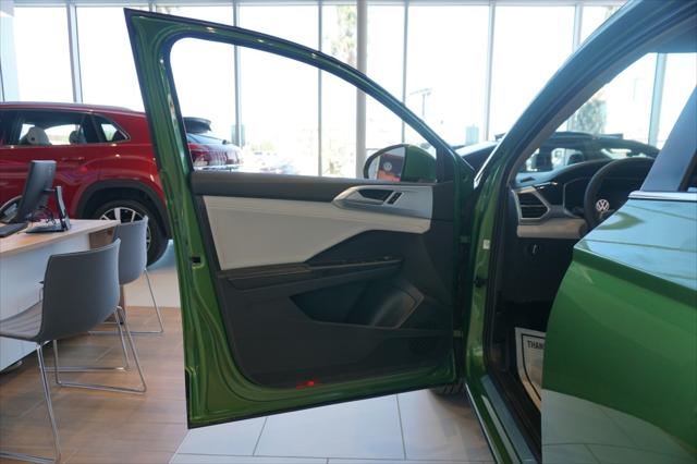 2025 Volkswagen Taos 1.5T SE