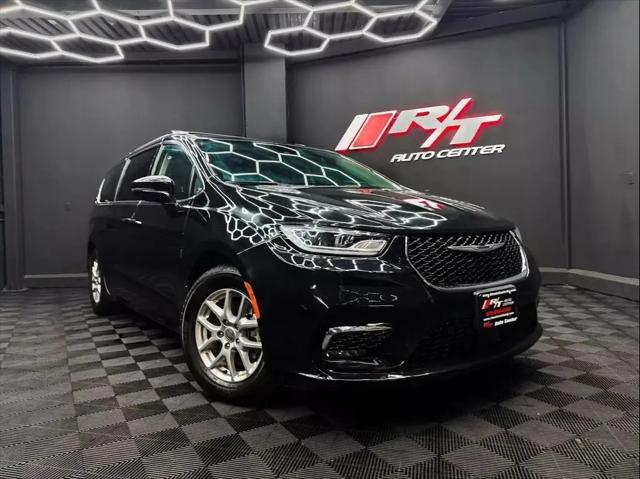 2022 Chrysler Pacifica Touring L for sale in Newark, NJ
