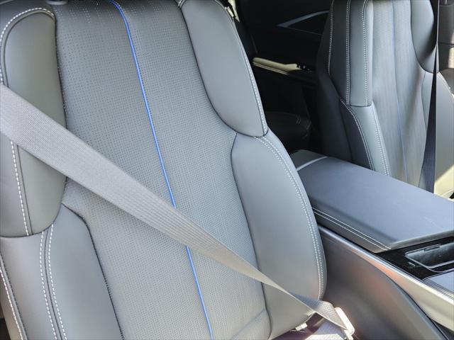 2025 Cadillac iQ Sport w/1SF