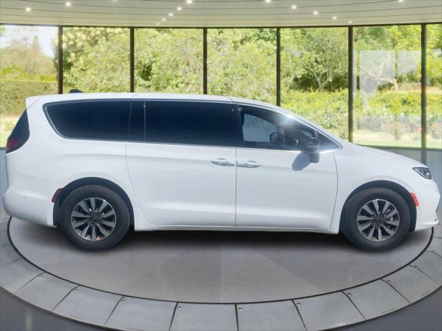 2025 Chrysler Pacifica Hybrid PACIFICA PLUG-IN HYBRID SELECT