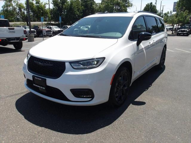 2025 Chrysler Pacifica Limited AWD