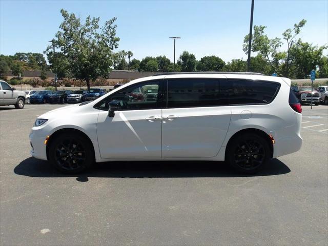 2025 Chrysler Pacifica Limited AWD