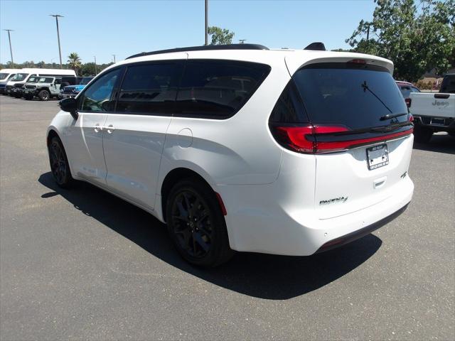 2025 Chrysler Pacifica Limited AWD