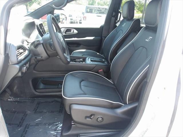 2025 Chrysler Pacifica Limited AWD