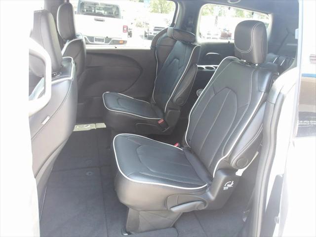 2025 Chrysler Pacifica Limited AWD