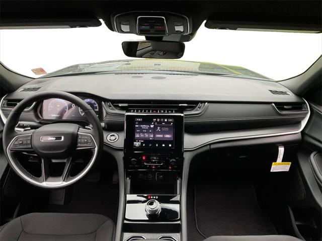 2025 Jeep Grand Cherokee GRAND CHEROKEE L LAREDO 4X4