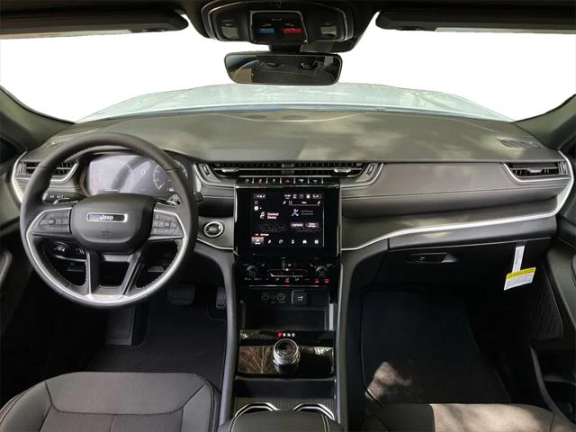 2025 Jeep Grand Cherokee GRAND CHEROKEE L LAREDO 4X4