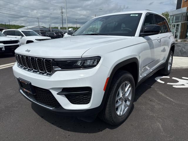 2025 Jeep Grand Cherokee GRAND CHEROKEE LAREDO X 4X4