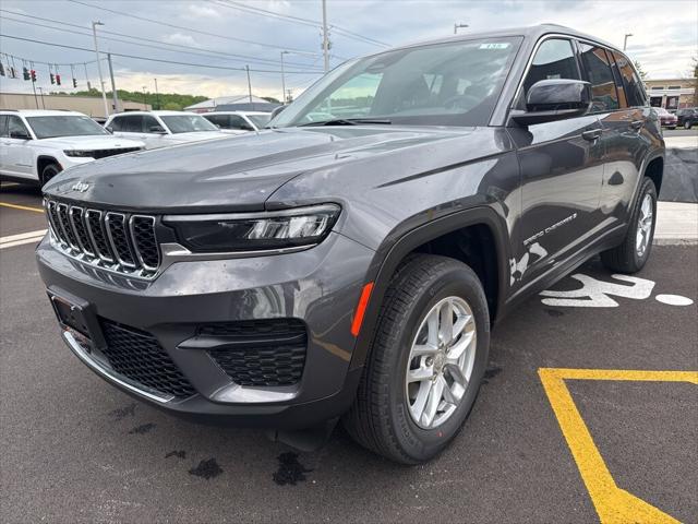 2025 Jeep Grand Cherokee GRAND CHEROKEE LAREDO X 4X4