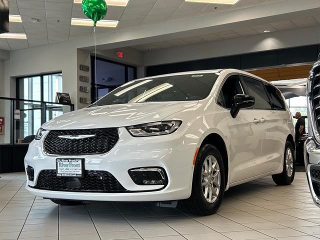 2025 Chrysler Pacifica PACIFICA SELECT