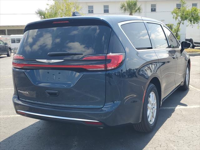 2025 Chrysler Pacifica PACIFICA SELECT