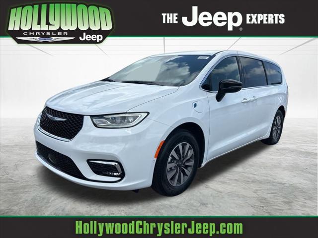2025 Chrysler Pacifica Hybrid PACIFICA PLUG-IN HYBRID SELECT