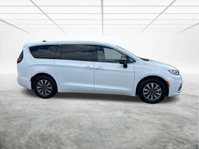 2025 Chrysler Pacifica Hybrid PACIFICA PLUG-IN HYBRID SELECT