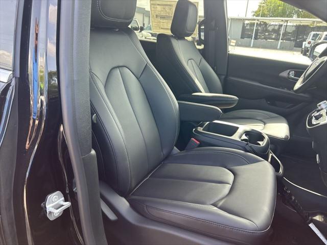 2025 Chrysler Pacifica Hybrid PACIFICA PLUG-IN HYBRID SELECT