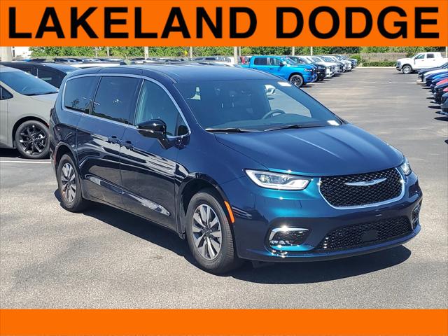 2025 Chrysler Pacifica Hybrid PACIFICA PLUG-IN HYBRID SELECT