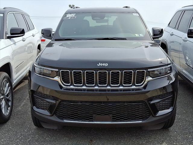 2025 Jeep Grand Cherokee GRAND CHEROKEE LAREDO 4X4