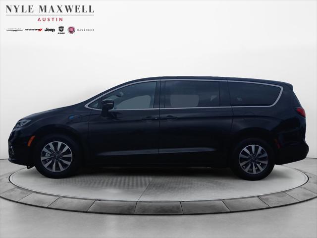 2025 Chrysler Pacifica Hybrid PACIFICA PLUG-IN HYBRID SELECT