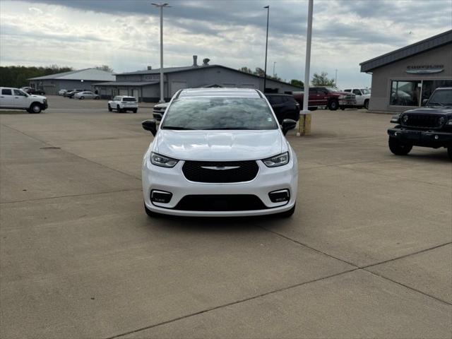 2025 Chrysler Pacifica PACIFICA SELECT