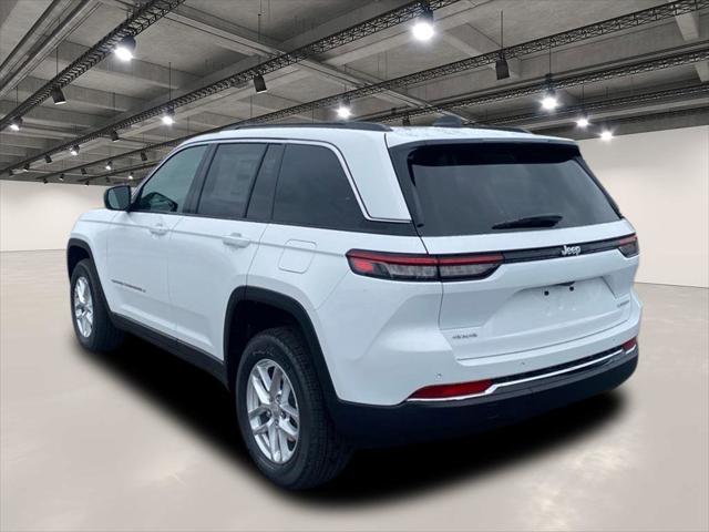 2025 Jeep Grand Cherokee GRAND CHEROKEE LAREDO X 4X4