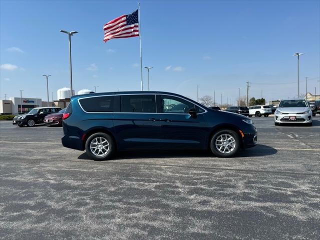 2025 Chrysler Pacifica PACIFICA SELECT