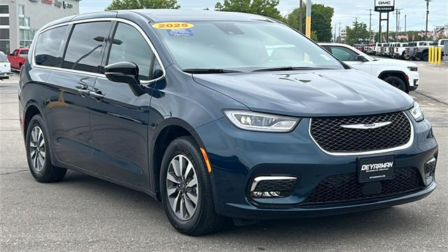 2025 Chrysler Pacifica Hybrid PACIFICA PLUG-IN HYBRID SELECT