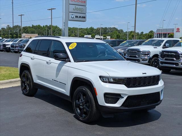 2025 Jeep Grand Cherokee GRAND CHEROKEE ALTITUDE 4X4