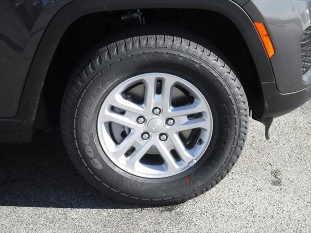 2025 Jeep Grand Cherokee GRAND CHEROKEE LAREDO 4X4