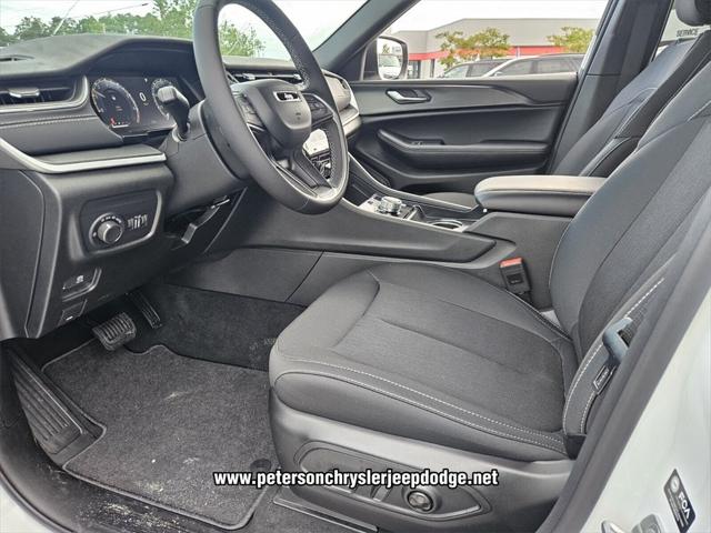 2025 Jeep Grand Cherokee GRAND CHEROKEE LAREDO 4X2