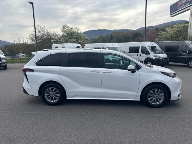 2022 Toyota Sienna LE