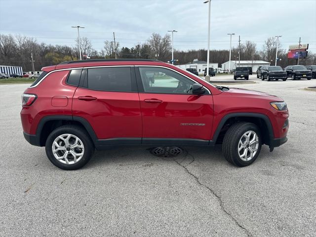 2025 Jeep Compass COMPASS LATITUDE 4X4