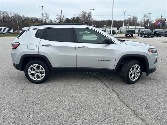 2025 Jeep Compass COMPASS LATITUDE 4X4