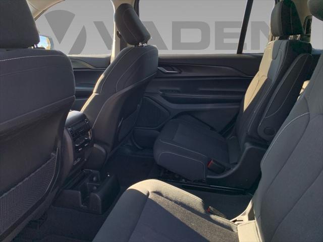 2023 Jeep Grand Cherokee L Laredo 4x4