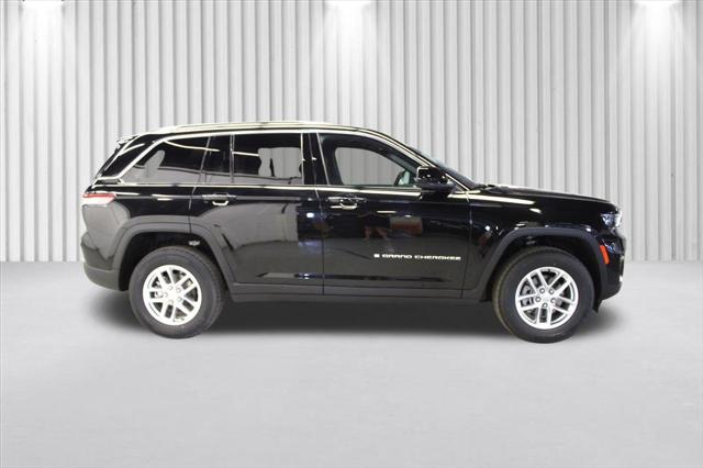 2025 Jeep Grand Cherokee GRAND CHEROKEE LAREDO X 4X4