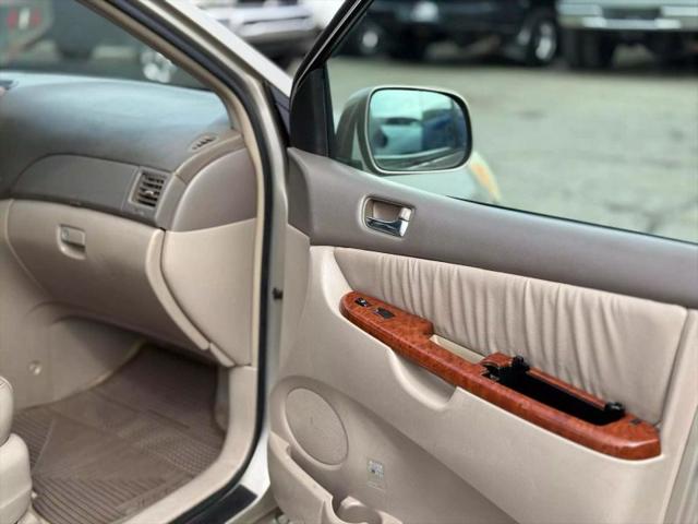 2004 Toyota Sienna XLE