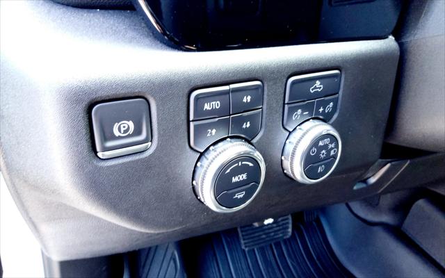 2025 GMC Sierra 1500 4WD Crew Cab Short Box Elevation with 3SB