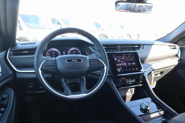 2025 Jeep Grand Cherokee GRAND CHEROKEE LAREDO X 4X2